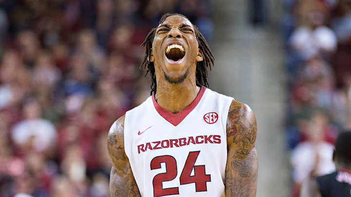 Watch: Arkansas' Michael Qualls slams fast-break dunk