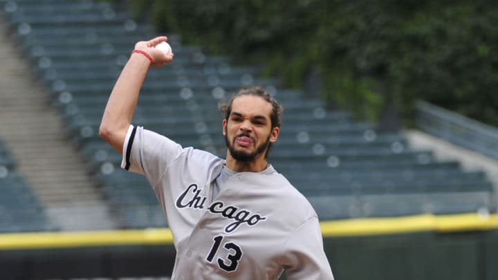 Bulls' Joakim Noah throws a terrible first pitch at White Sox game