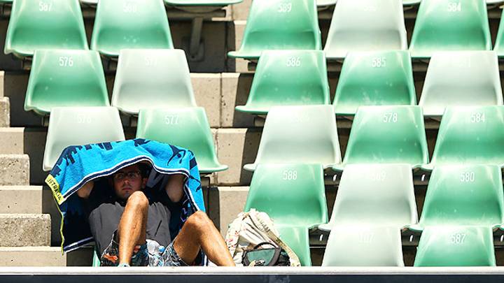 Players react to crazy-hot temperatures at the Australian Open