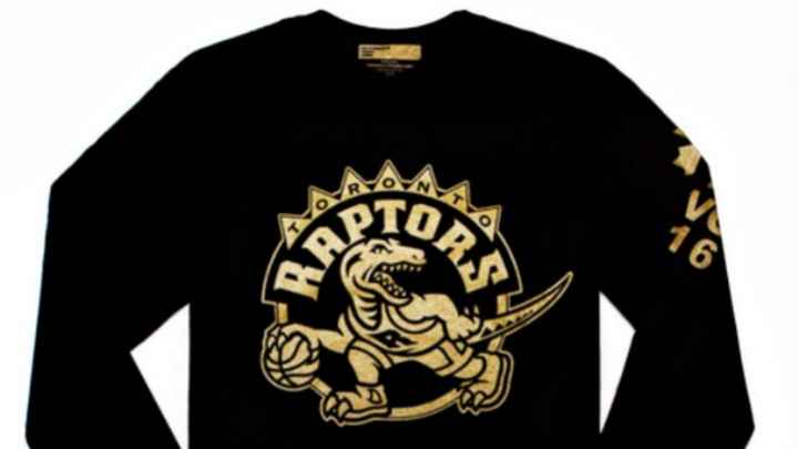 Video: Rapper Drake handles player introductions for Toronto Raptors