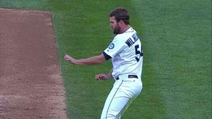 Tom Wilhelmsen dances the pain away after Mariners miss playoffs