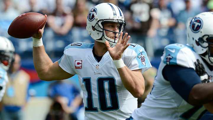 Titans QB Jake Locker exits game with hand injury