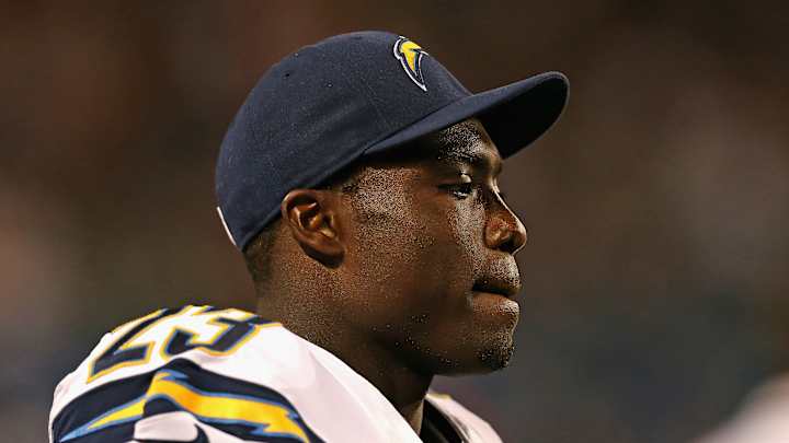 Chargers re-sign running back Ronnie Brown