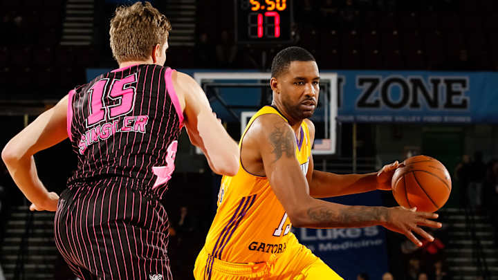 Heat sign forward Shawne Williams