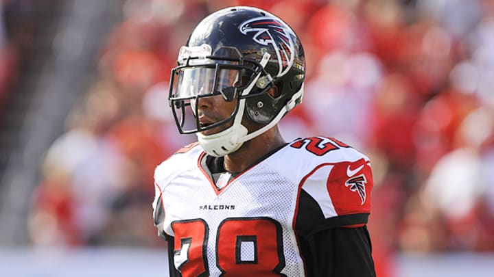Carolina Panthers sign veteran safety Thomas DeCoud