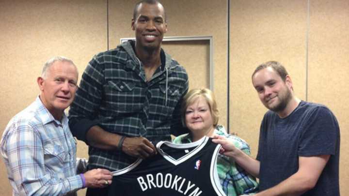 Nets' Jason Collins presents Matthew Shepard's family with No. 98 jersey