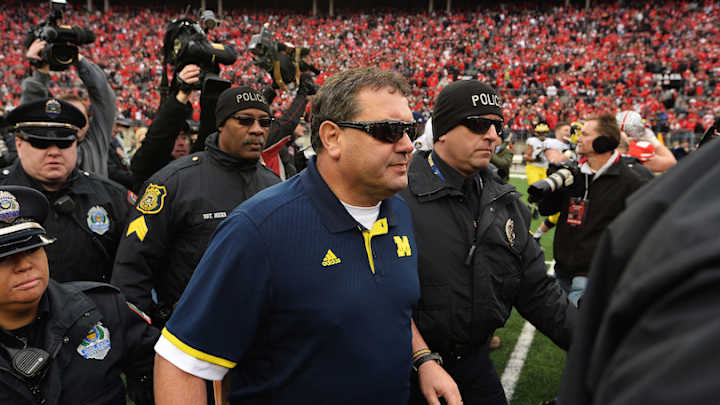 Brady Hoke receives standing ovation at Michigan football banquet