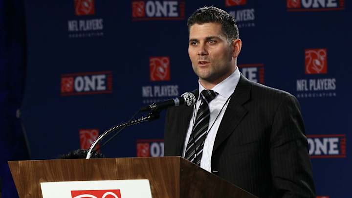 Ex-NFL players launch website about league's concussion settlement