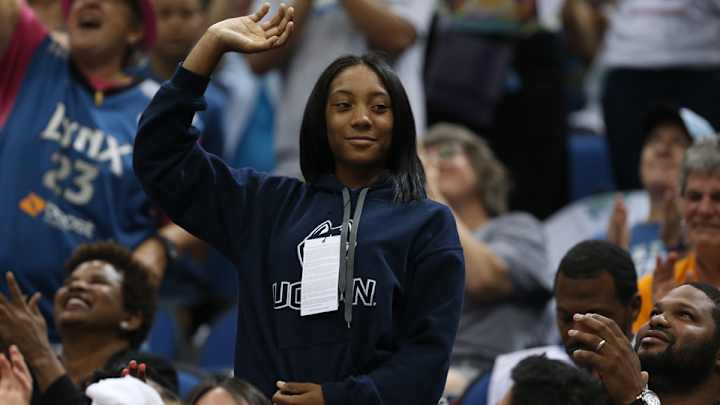 Eighth grader Mo'ne Davis made her high school varsity basketball team