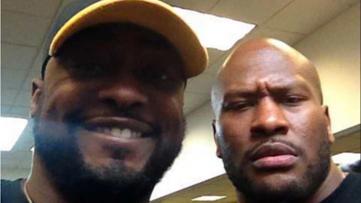 Mike Tomlin welcomes James Harrison back to Steelers with selfie Mike Tomlin welcomes James Harrison back to Steelers with selfie