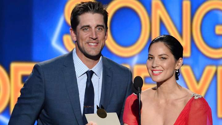 Aaron Rodgers buys girlfriend Olivia Munn a ring, but not that kind
