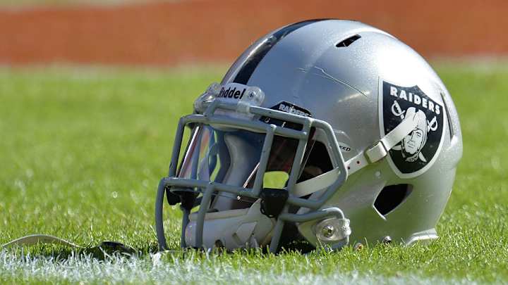 San Antonio billionaire Red McCombs praises Raiders' visit to city San Antonio billionaire Red McCombs praises Raiders' visit to city