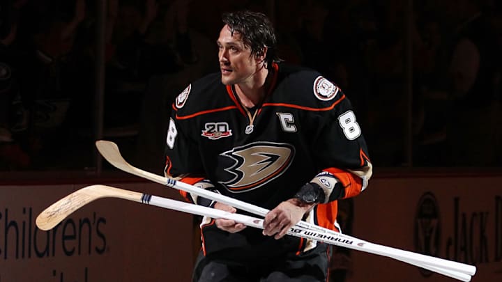 Anaheim Ducks to retire Teemu Selanne's No. 8 jersey Anaheim Ducks to retire Teemu Selanne's No. 8 jersey