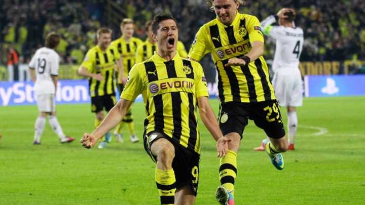 Robert Lewandowski pledges commitment to Dortmund this season