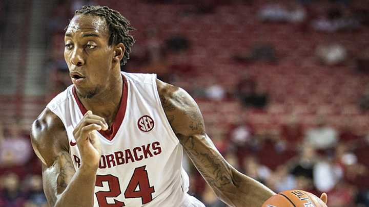 Arkansas suspends Michael Qualls and Alandise Harris indefinitely