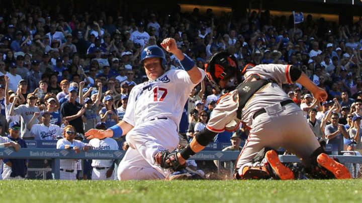 Dodgers' A.J. Ellis to undergo knee surgery