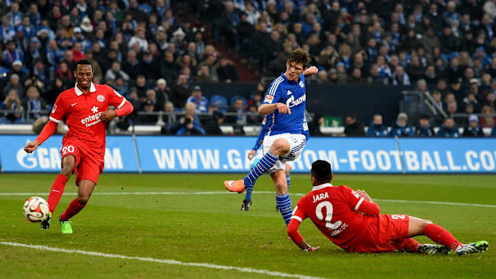 Germany: Huntelaar hat trick paces Schalke; Bayern grinds out win