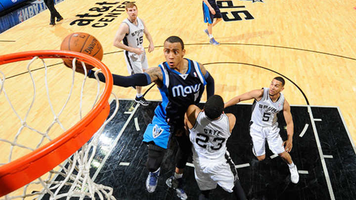 Three-Pointers: Mavs put it all together, throttle Spurs in Game 2 to even series Three-Pointers: Mavs put it all together, throttle Spurs in Game 2 to even series