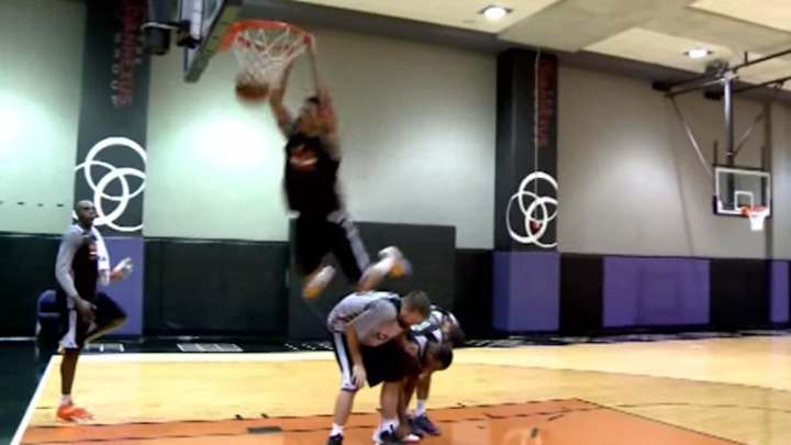 Suns' Gerald Green, Archie Goodwin try to out-dunk each other Suns' Gerald Green, Archie Goodwin try to out-dunk each other