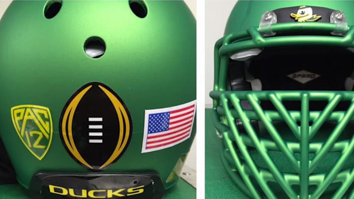 Photo: Oregon unveils helmets for Rose Bowl