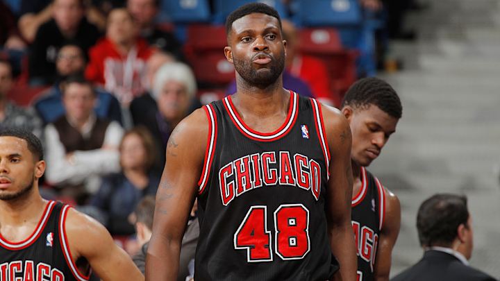 Bulls re-sign center Nazr Mohammed to one-year deal