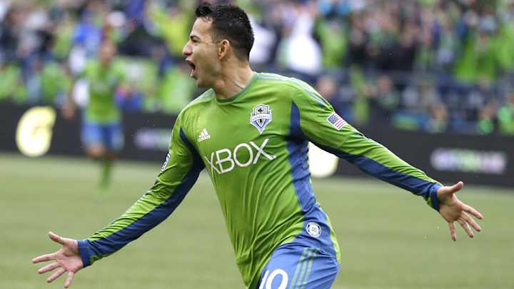 Pappa's brace carries Sounders to Supporters' Shield win over Galaxy