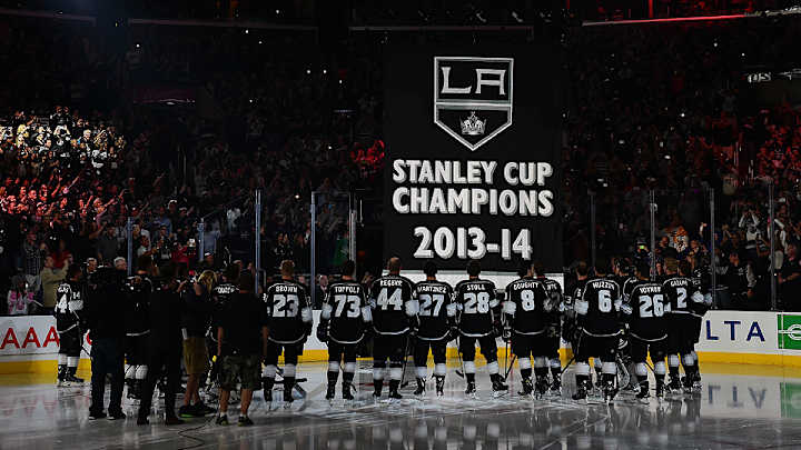 Los Angeles Kings raise Stanley Cup banner to open 2014-15 season