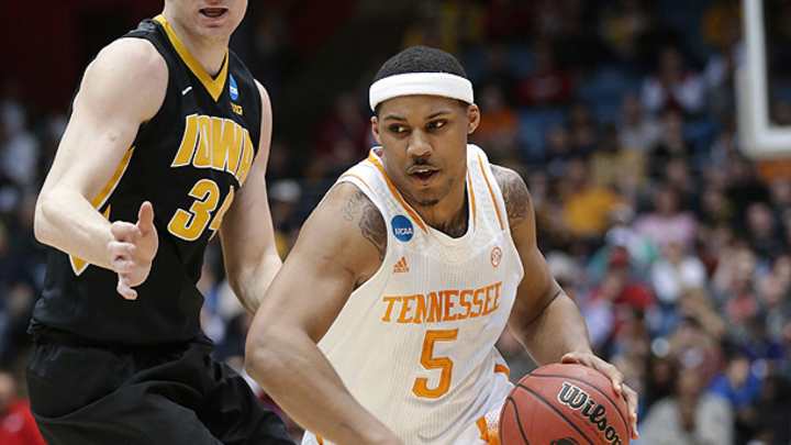 Jarnell Stokes and Jordan McRae carry Tennessee into NCAA Round of 64