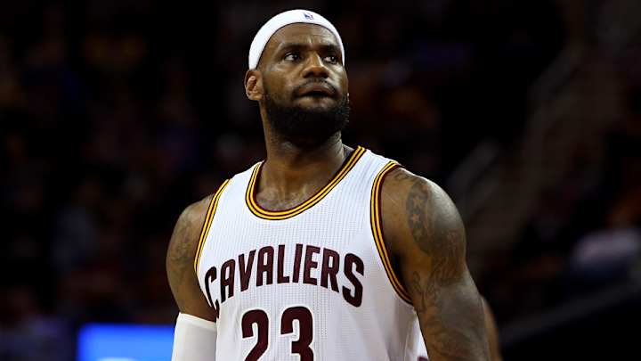 LeBron James, Stephen Curry lead NBA All-Star voting