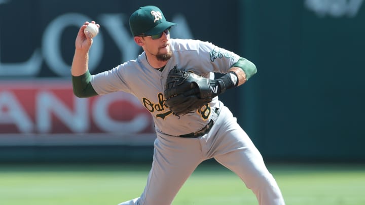 Astros sign shortstop Jed Lowrie to three-year deal