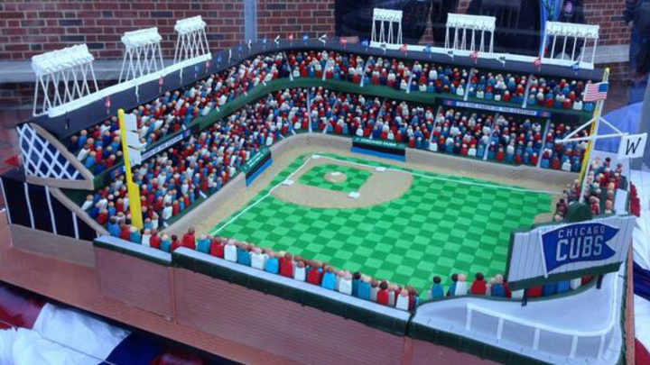 Wrigley Field Celebrates Its 100th Birthday With This 400-lb Cake Wrigley Field Celebrates Its 100th Birthday With This 400-lb Cake