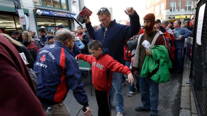 All MLB stadiums to have metal detectors by 2015