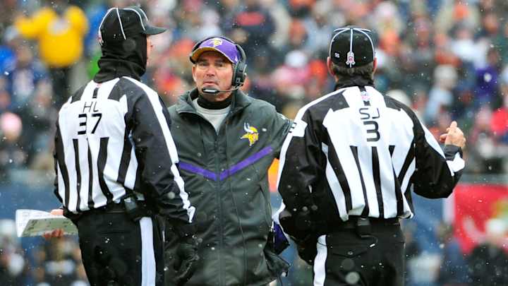 Vikings coach Mike Zimmer criticizes Soldier Field's clocks Vikings coach Mike Zimmer criticizes Soldier Field's clocks