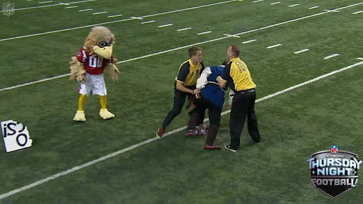 Watch: Freddie Falcon tackles a Bucs fan who ran onto the field