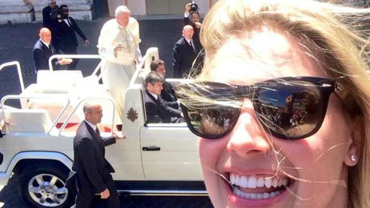 Tennis Star Eugenie Bouchard Snuck a Papal Selfie