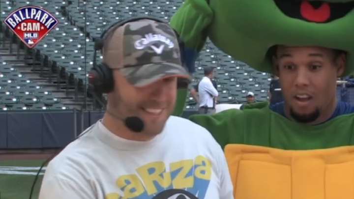 Carlos Gomez put on a Teenage Mutant Ninja Turtles costume for Mark Reynolds' interview