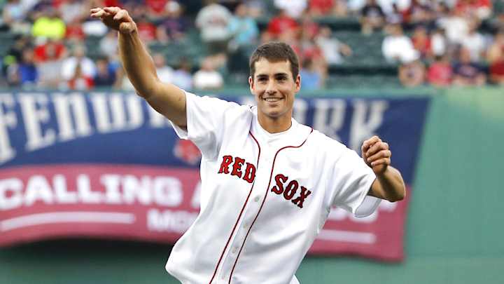 Daily Bagel: John Isner tosses out the first pitch at a Red Sox game