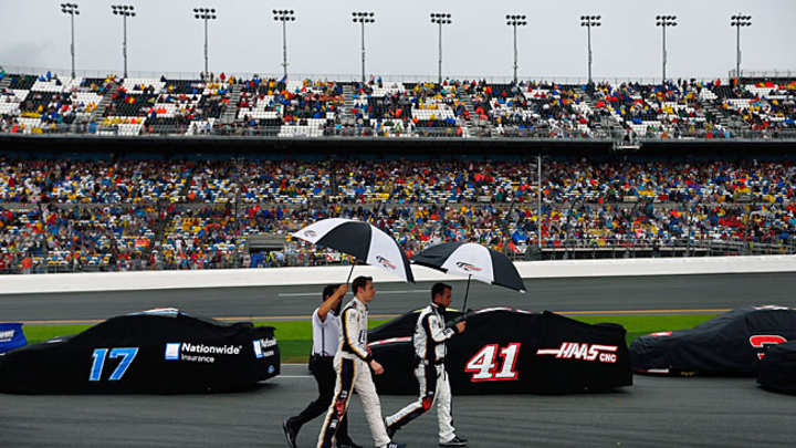 Daytona 500 notes: Delays again, Larson slowed, more