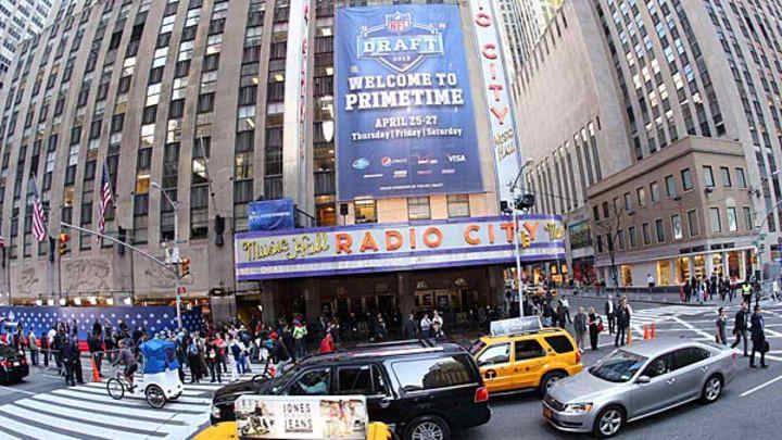 NFL considering pushing 2015 NFL draft back another week or two, per report NFL considering pushing 2015 NFL draft back another week or two, per report