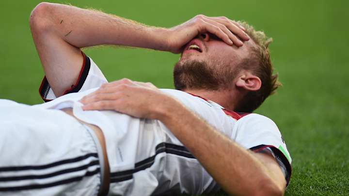 FIFA medical chair wants three-minute stoppages for concussions