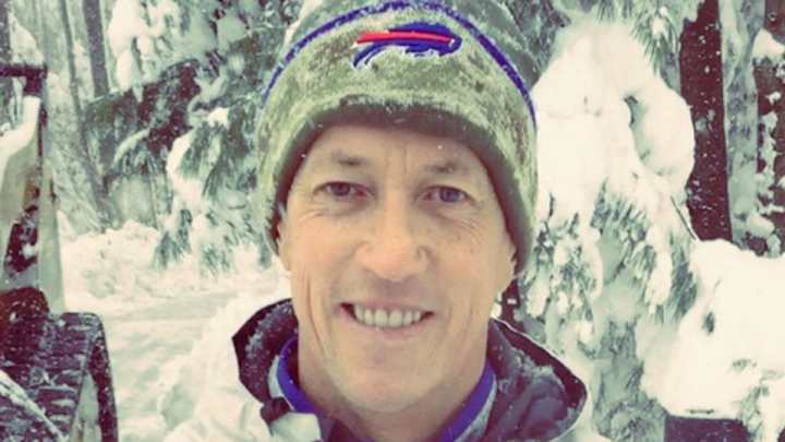 Mario Williams is helping dig Jim Kelly out of the Buffalo snowstorm