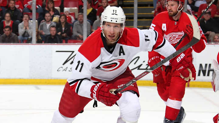 Hurricanes center Jordan Staal to undergo surgery on fractured fibula