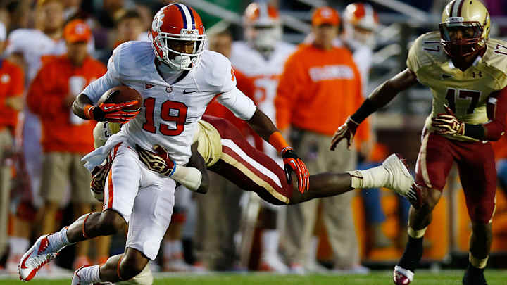 Clemson receiver Charone Peake suffers knee injury during workout Clemson receiver Charone Peake suffers knee injury during workout