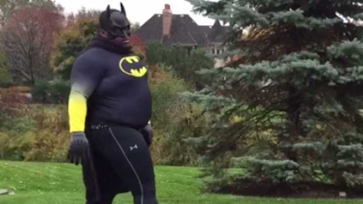 Anthony Adams turns Batman costume and skates into perfect Vine Anthony Adams turns Batman costume and skates into perfect Vine