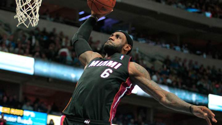 Video: Heat's LeBron James pours in season-high 42 points in win over Mavericks