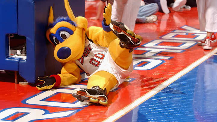 Schadenfreude of the day: 7 mascots getting hurt Schadenfreude of the day: 7 mascots getting hurt