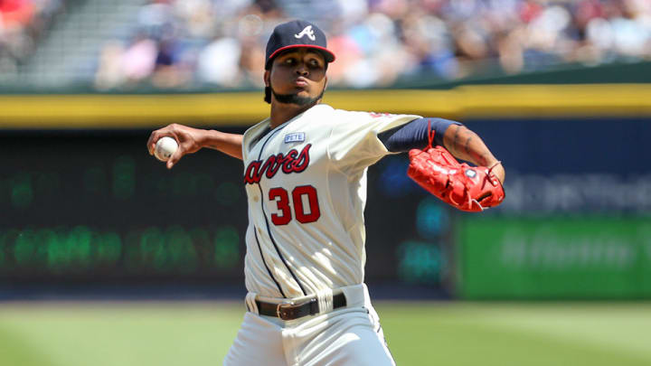 Braves make qualifying offer to pitcher Ervin Santana