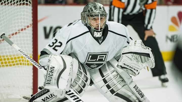 Kings goalie Jonathan Quick OK after taking high shot at practice