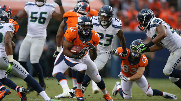 Broncos' RB C.J. Anderson leaves game with apparent concussion