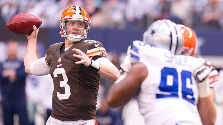 Brandon Weeden signs with Cowboys